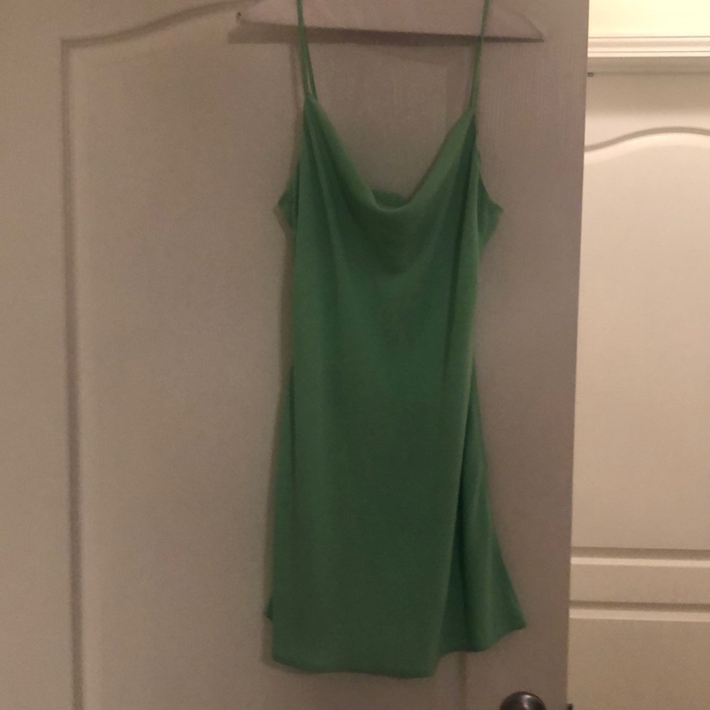 Cute green dress. Size medium. Renamed brand.